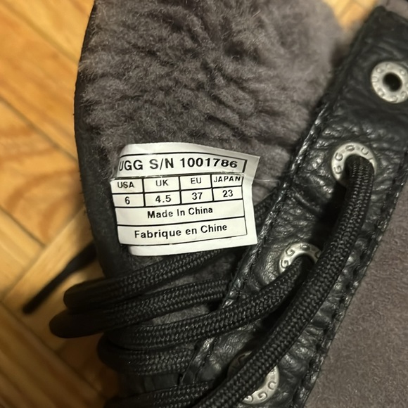 Ugg Tall Adirondack Boots - Picture 3 of 6